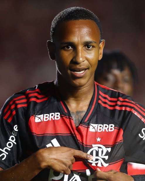 diegoZ777's tweet photo. Wallace Yan na partida ✨

🥅 0 Finalizações
⚽ 0 Dribles certos 
💡 0 Chances criadas 
🧠 12 entradas na mente
🙅🏾‍♂️ 101% personalidade
🥵 30 provocações 
❌ Pênalti isolado 

💯 Resenhascore 9.70 https://t.co/lxSHty6bTf