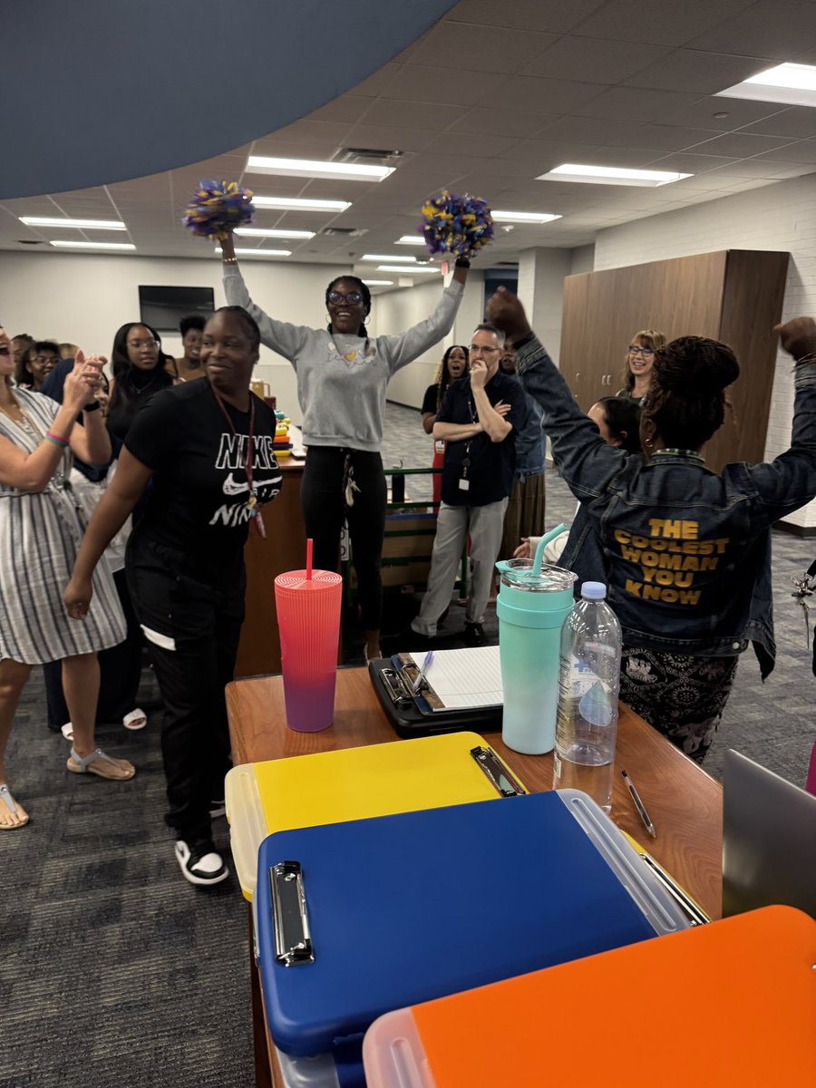 What a way to start the day “Rock, paper, scissors, shoot!” ✊🖐️✌️
Staff brought the competition and the encouragement!
Big shout out to our amazing culture coach for the energy boost! 🙌
#CFISDSpirit #CFISD #TeamCulture