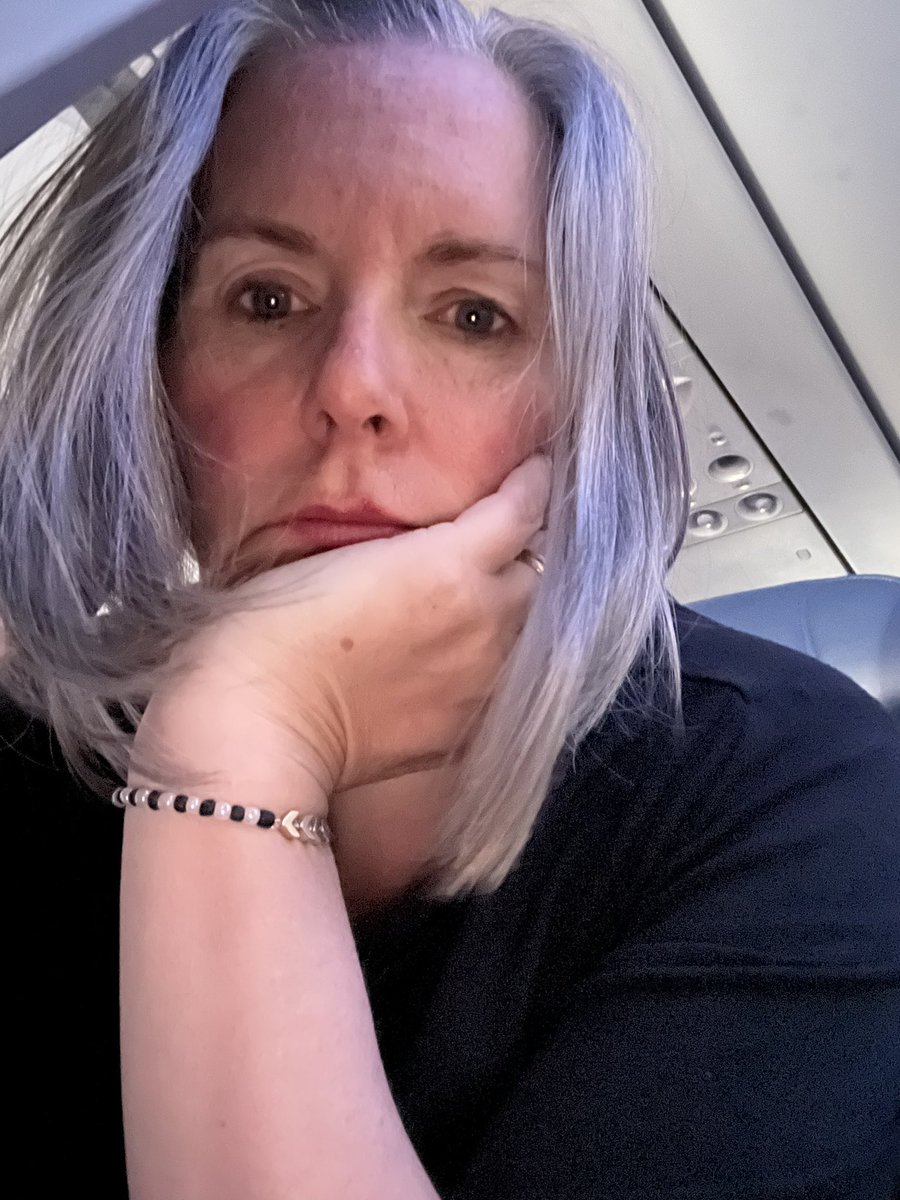 DishyBird37's tweet photo. Iβm so done with being in the air now. Iβve been awake 20 hours π΄ #40minsleft https://t.co/juuX4m9lNM