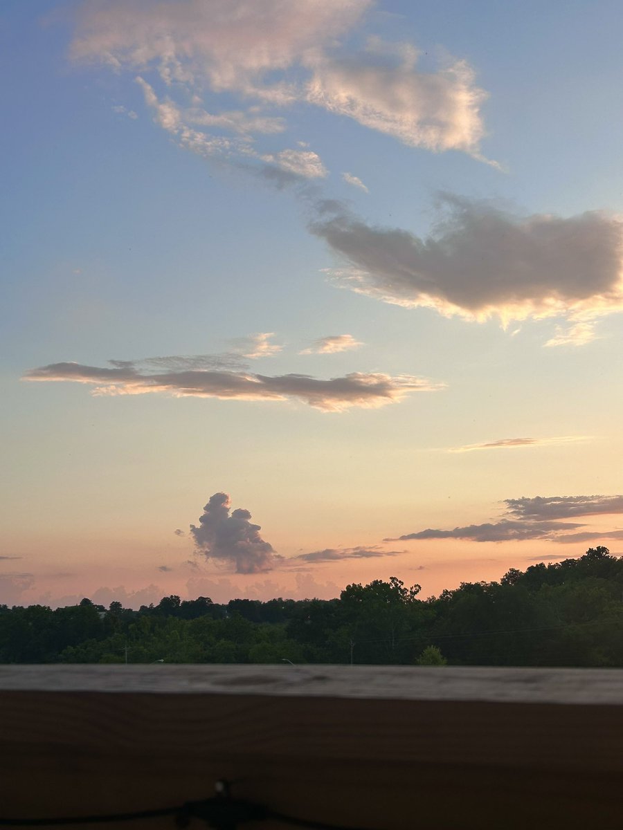 NeonDiamondxx's tweet photo. views from my back deck 🌅☁️ https://t.co/UtJp5oREdh