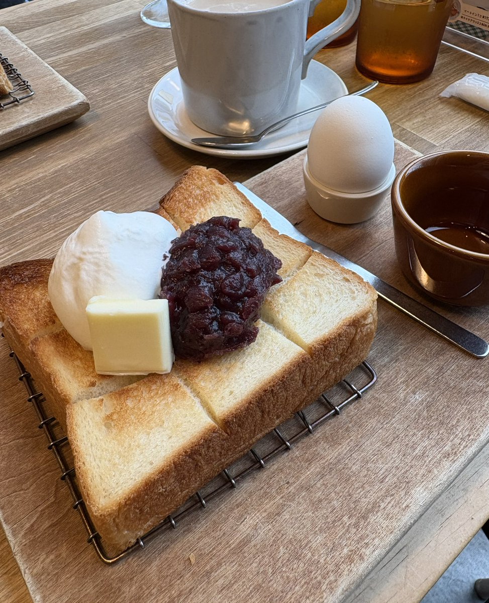 Harukun0706's tweet photo. 名古屋はモーニングですよね☕️☀️
小倉トースト美味しかったです https://t.co/ifKm3OAjw0