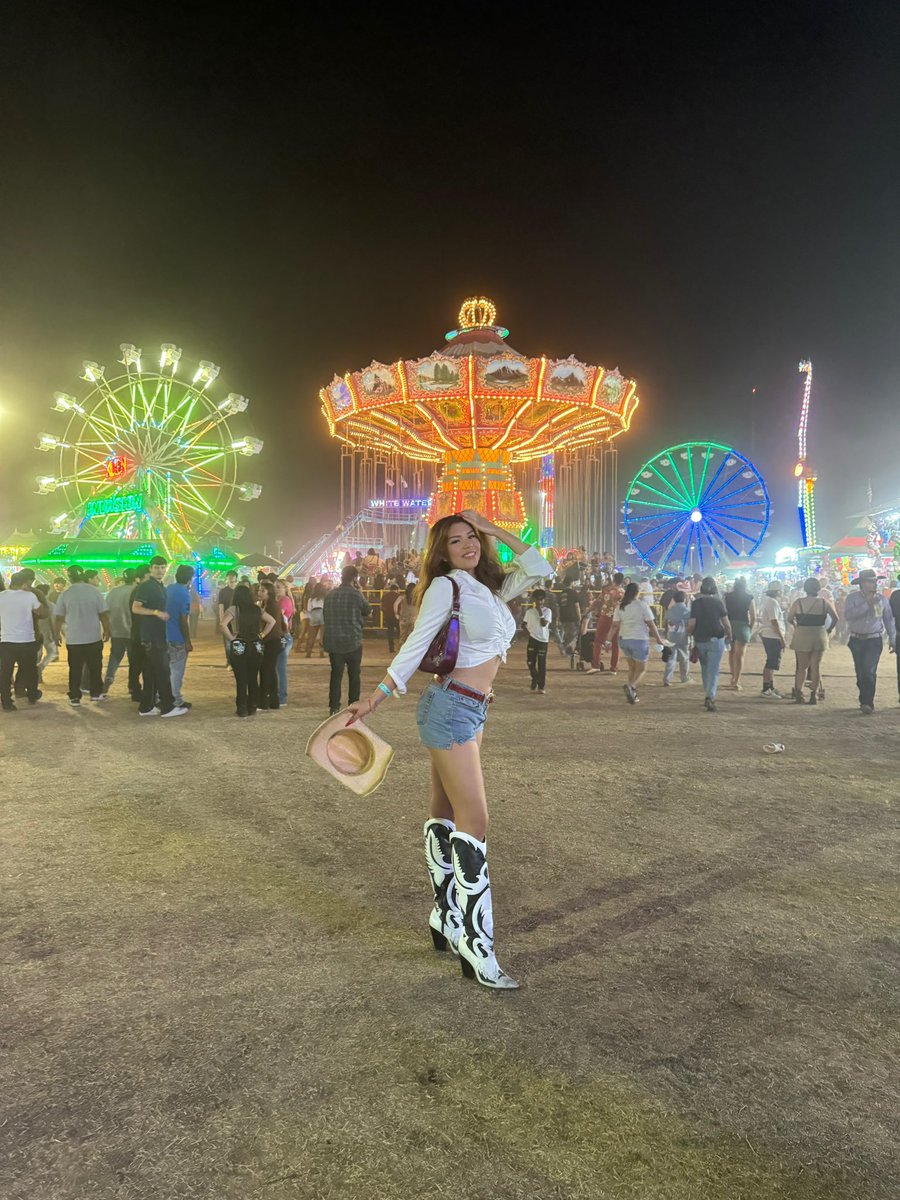 nak3dtac0's tweet photo. 🎡🎠🎡 https://t.co/4HmF6kXevw