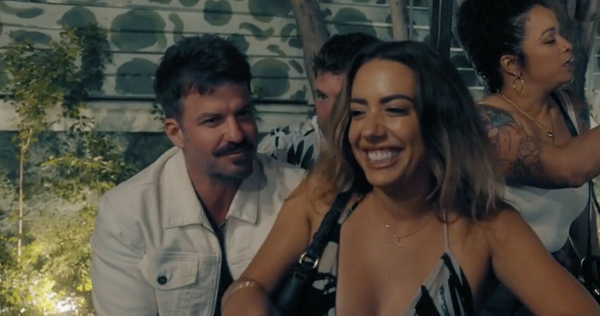 johnnybananas's tweet image. First date going great… except her dad came too 🧐 #sendhelp #TheChallenge41