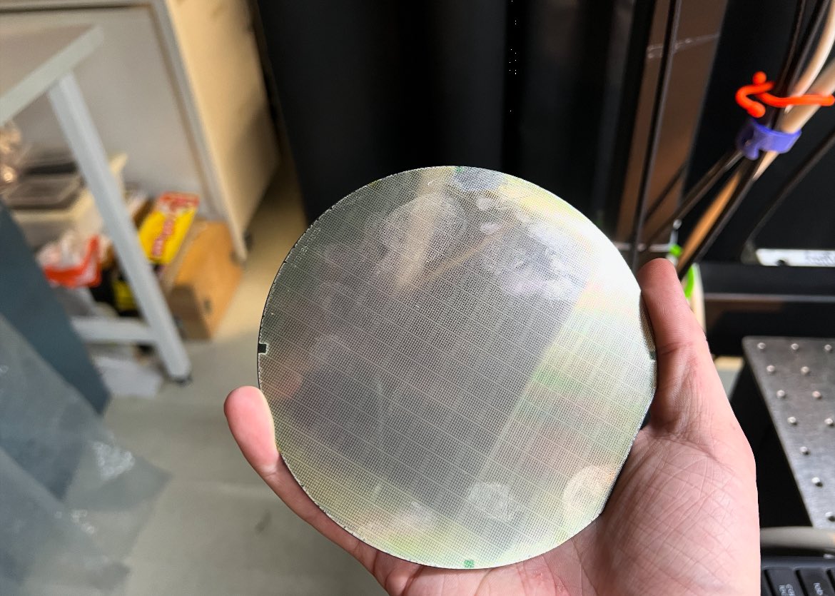 Explosions_Fire's tweet image. honestly, this silicon stuff is easy af