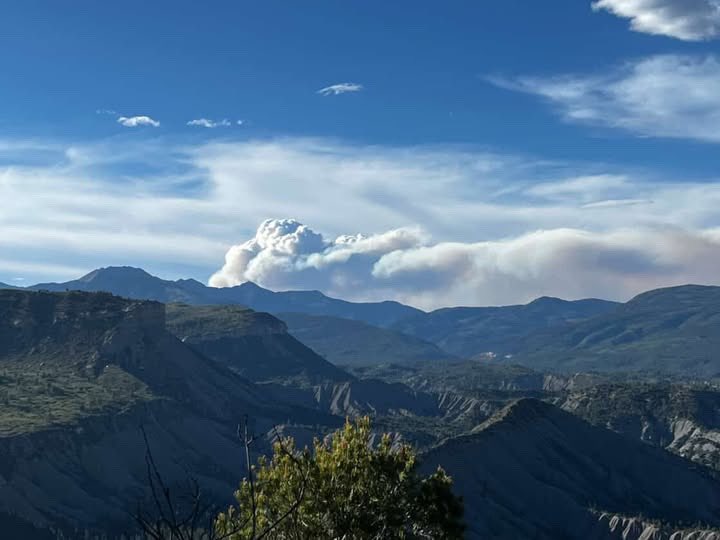 Colorado: Multiple fires remain active across Colorado today with the Lee Fire in Rio Blanco county seeing substantial growth. That fire is now 23,500+ acres and Fire managers say IF the fire crosses the North side of highway 13, the town of Meeker would likely be evacuated.