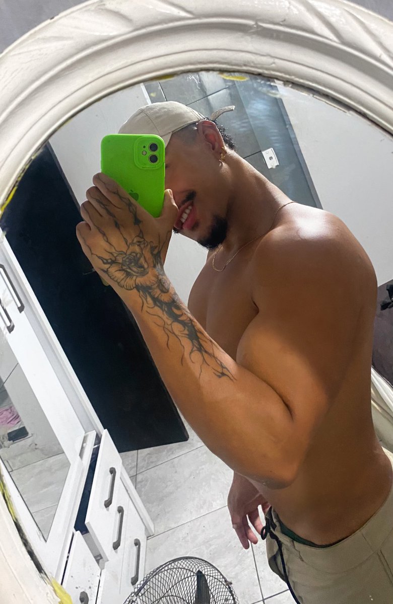 Guuusttavooo's tweet image. 😺