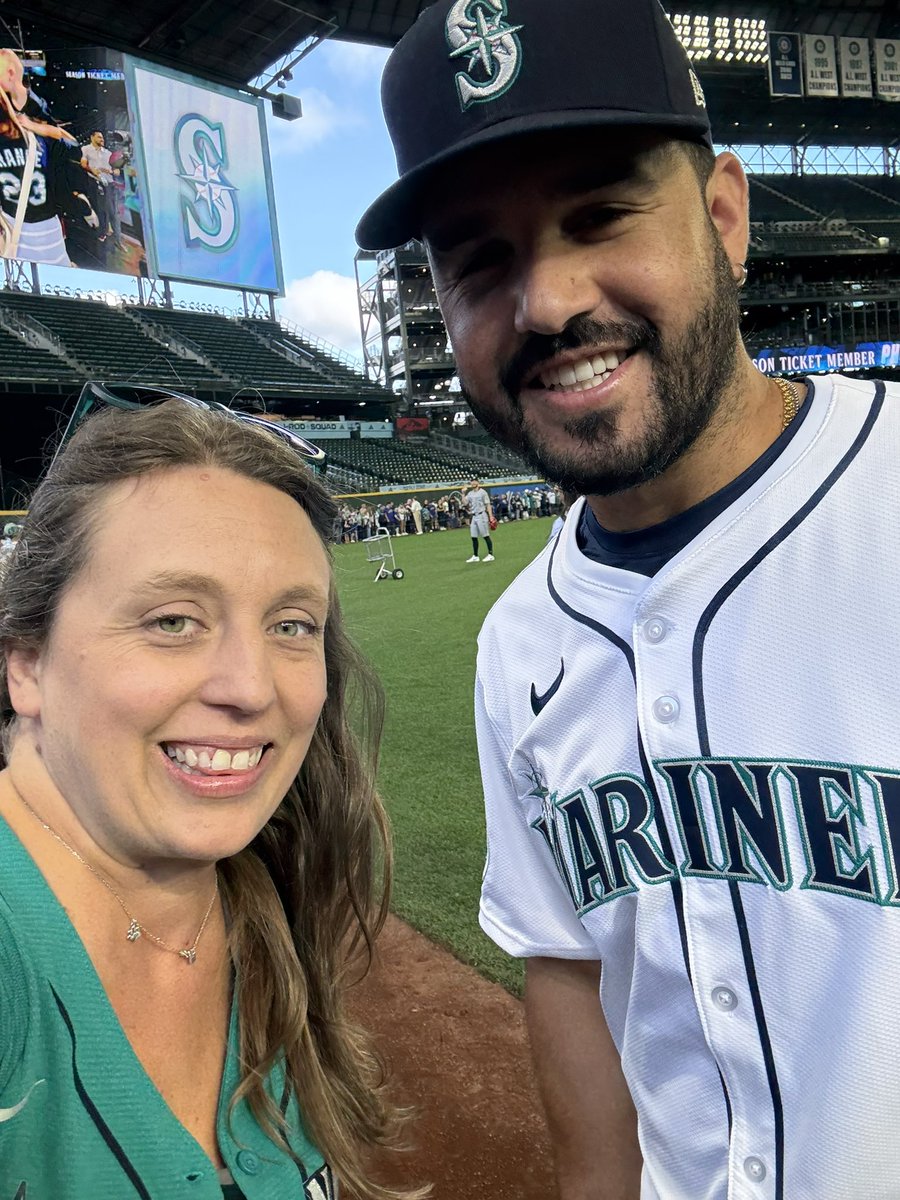 MarinerMojo55's tweet photo. Photo day was a blast! Still can’t believe Geno is back!  #MarinersSTM https://t.co/vNJMxE8YNp