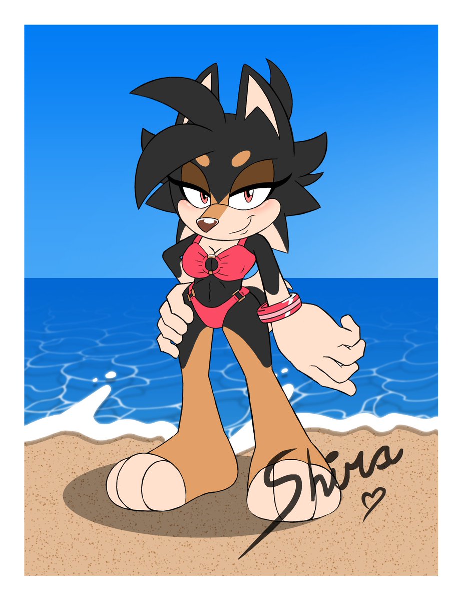 Blues managed to get Shira to play along with the beach-side photo shoots.

#summertime