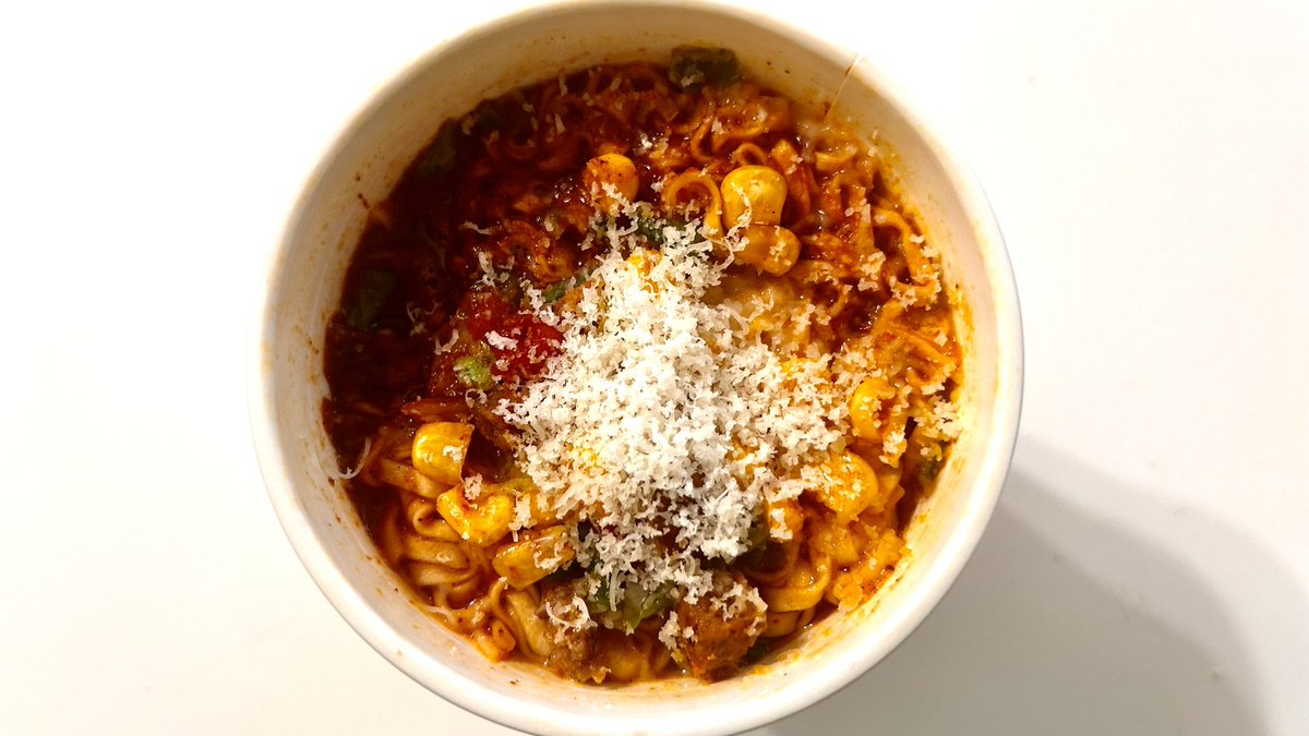 taka1034's tweet photo. NISSIN
カップヌードル 
チリトマトヌードル

謎にうまくて妙にハマる! "謎肉" でおいしさがさらにアップ!

希望小売価格236円 (税別)
内容量 (麺量)76g (60g)
ホームページより抜粋。

個人的に1番好きな味ですー
パルメジャーノレッジャーノちょい足ししました
めっちゃ美味しくいただきましたー https://t.co/IQwJAX5RIj