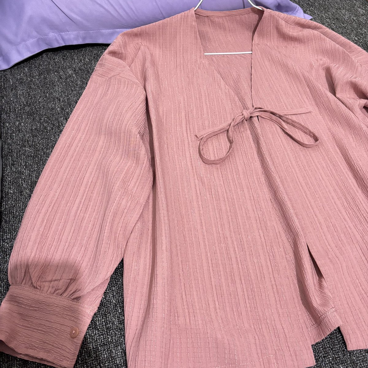 throive's tweet photo. want to sell outer pink lengan panjang, cocok buat hijab. detail size bisa lihat di foto.

aku jual 40k aja karna jarang dipake. bisa oren ya :) https://t.co/AIy26GTeYI