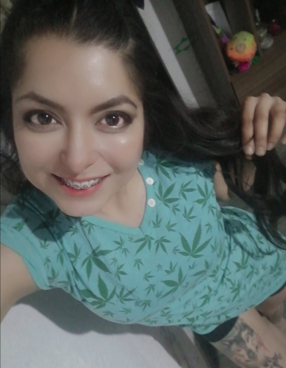 En lo que escribo y busco las imágenes para la historia les dejo una foto mía☺️
Debo decir que ese vestido me ha conseguido muy buenas cogidas hehe😆, una con el suegro de Erika, otra con unos cholos que vivían por la casa de un ex y otra con un extraño bien vergon en el parque🤤