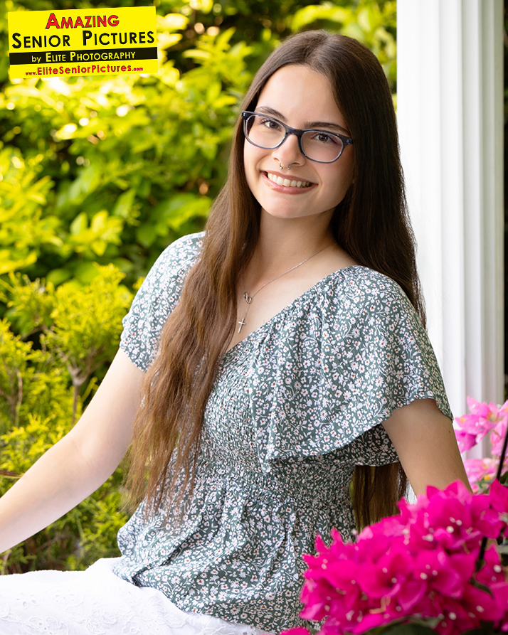 elitephotograph's tweet image. Isn't this such a fun shot of Chloe! She definitely brought her A-game with her posing and her outfit choices! We loved getting to work with you, Chloe! Thanks for choosing Elite! #AwesomeOutfits #Gorgeous