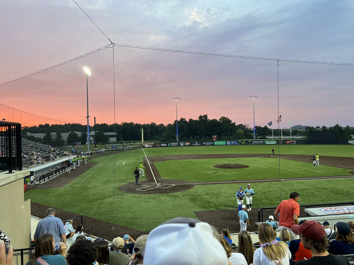 JasonChurchWI's tweet image. Beautiful night for @DockHounds baseball.