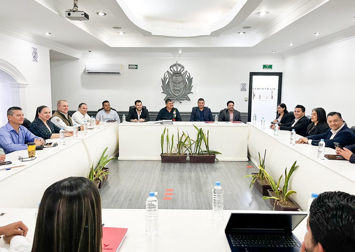 Eduardo Serrano (@laloserranoz) on Twitter photo #LaserInformativo
#Laguna|| “Queremos que le vaya bien a #GómezPalacio": Juan González, síndico electo y coordinador de la entrega-recepción de la Administración Municipal
Pondera la importancia de un proceso ordenado para que <a href="/BetzabeMtzA/">Betzabé Martínez Arango</a> cumpla sus compromisos con la #LaserInformativo
#Laguna|| “Queremos que le vaya bien a #GómezPalacio": Juan González, síndico electo y coordinador de la entrega-recepción de la Administración Municipal
Pondera la importancia de un proceso ordenado para que <a href="/BetzabeMtzA/">Betzabé Martínez Arango</a> cumpla sus compromisos con la