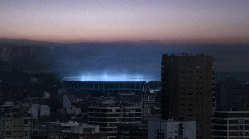 episodiostini's tweet photo. las luces que vieron en el 'eternauta' al final era maría becerra preparando su presentación en River 😭 https://t.co/jnQ9o75zb9