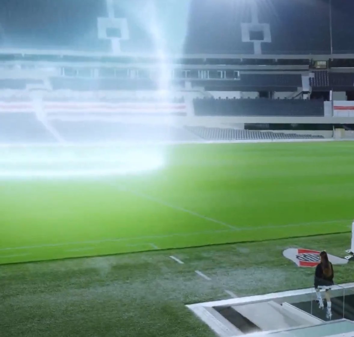 las luces que vieron en el 'eternauta' al final era maría becerra preparando su presentación en River 😭