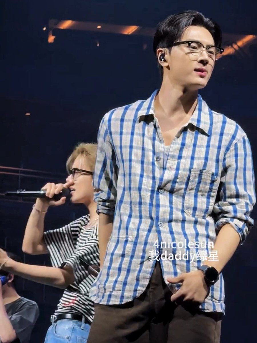 it should be studied how everytime american air hits him he always gets 100000000x hotter like im literally bathing in my own sweat rn oh my god what the fuck