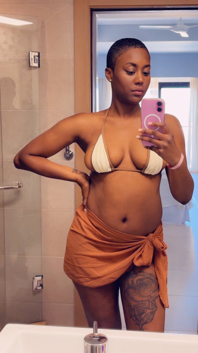 KeanaBabe's tweet photo. Made you look 🤪🤭😘 https://t.co/bJ9XNMLI0r