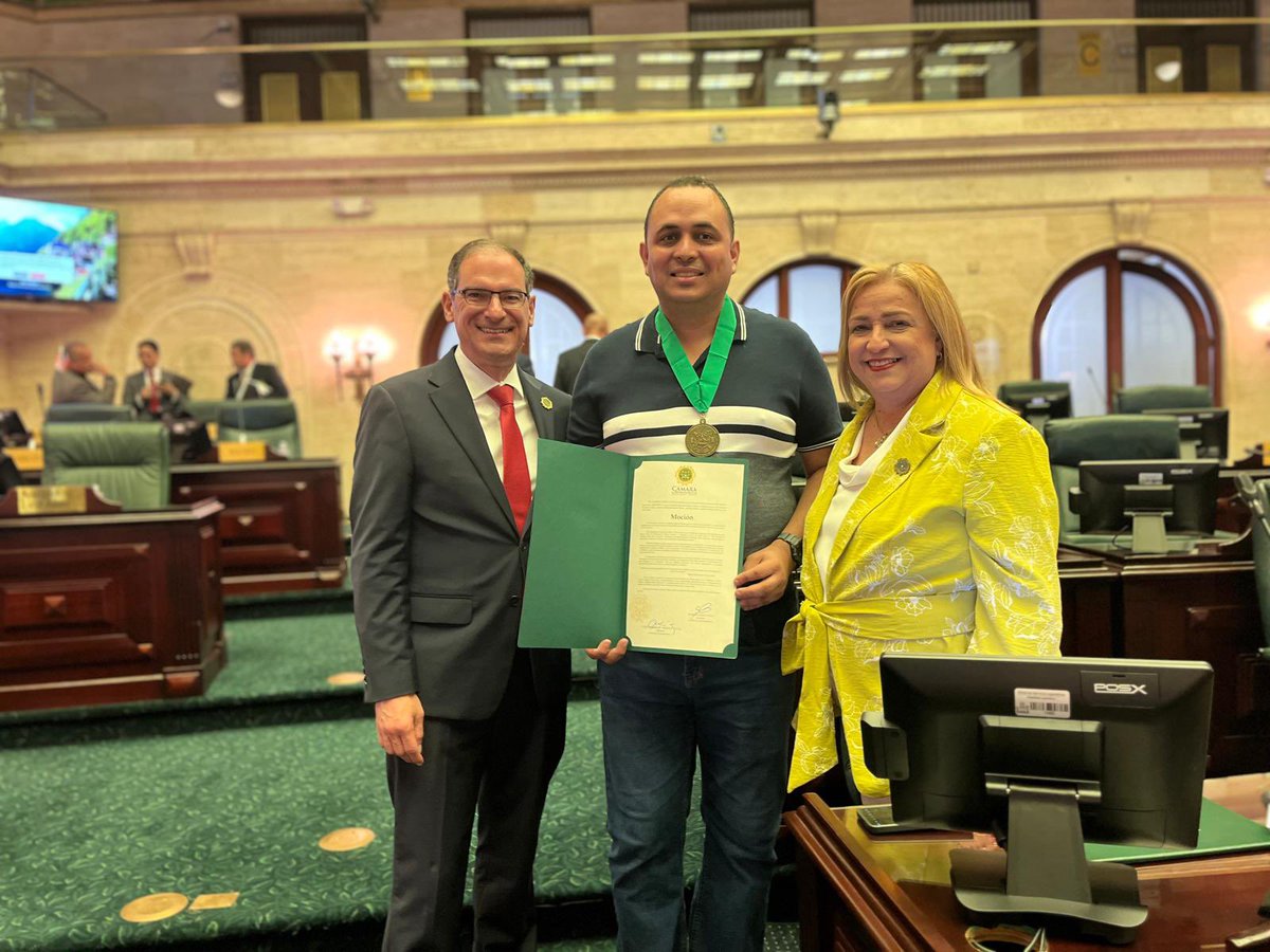 Hoy quiero felicitar de manera a mi gran amiga, la representante <a href="/HonLourdesRamos/">Lourdes Ramos</a>  que cumple años en el día de hoy. Te deseo mucha salud y bendiciones para ti. Un abrazo de parte de tu amigo, Josean Santos Navarro