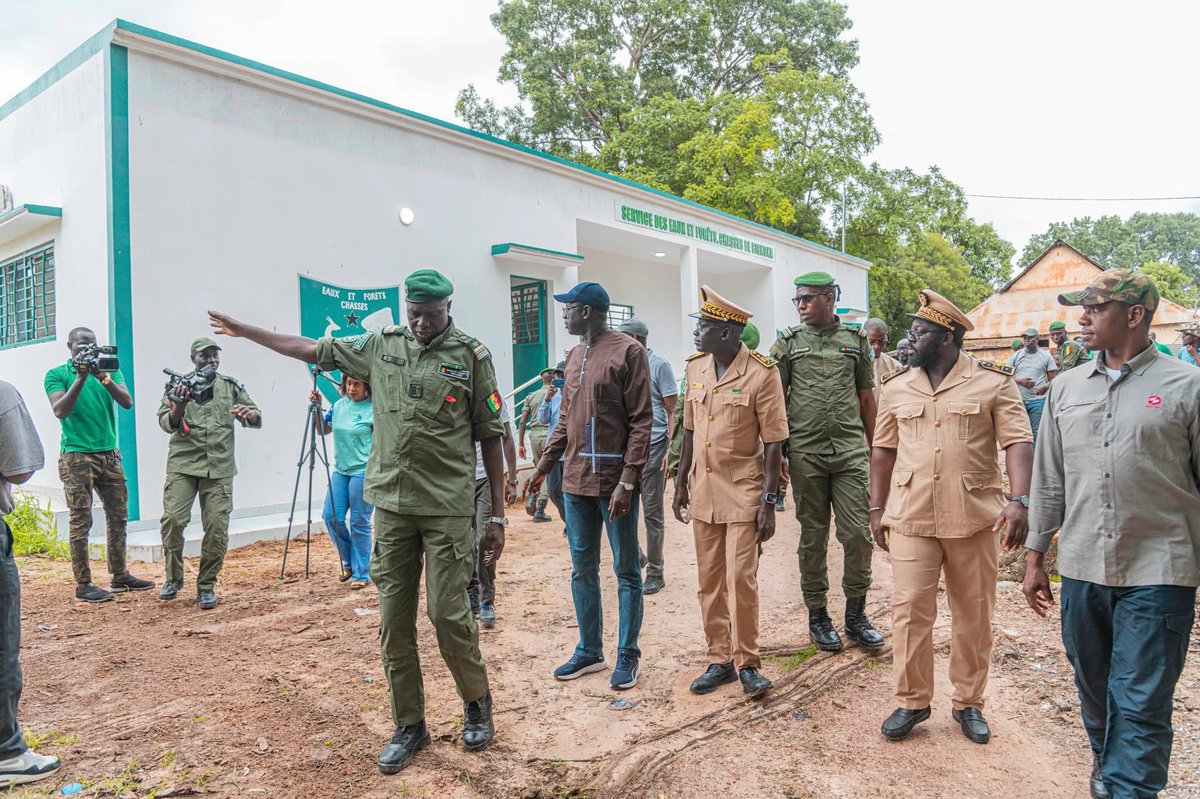 La caravane écologique était ce mercredi 06 août dans la forêt classée de Tendouck et au Boukout de Thiobon. Nous avons également inauguré le nouveau siège du Secteur forestier des eaux et forêts de Bignona.
Quand on plante un arbre, on plante de l’espoir