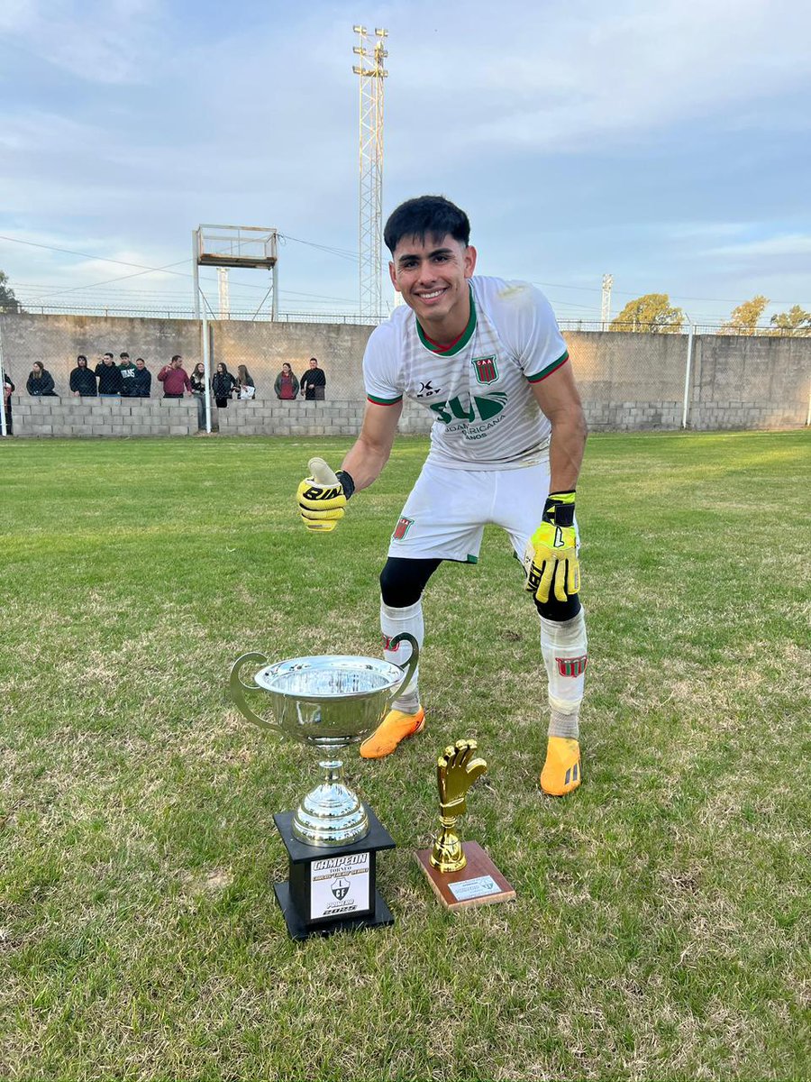 Nicobozza's tweet photo. "Mi salida de #GELP no cicatrizó, me duele y todavía está. Se qué algún día voy a tener revancha" @Lucianoacostaa1 en @laplatauno  tras debutar como profesional en @Agropecuario_Of https://t.co/c0wmvEvKsy