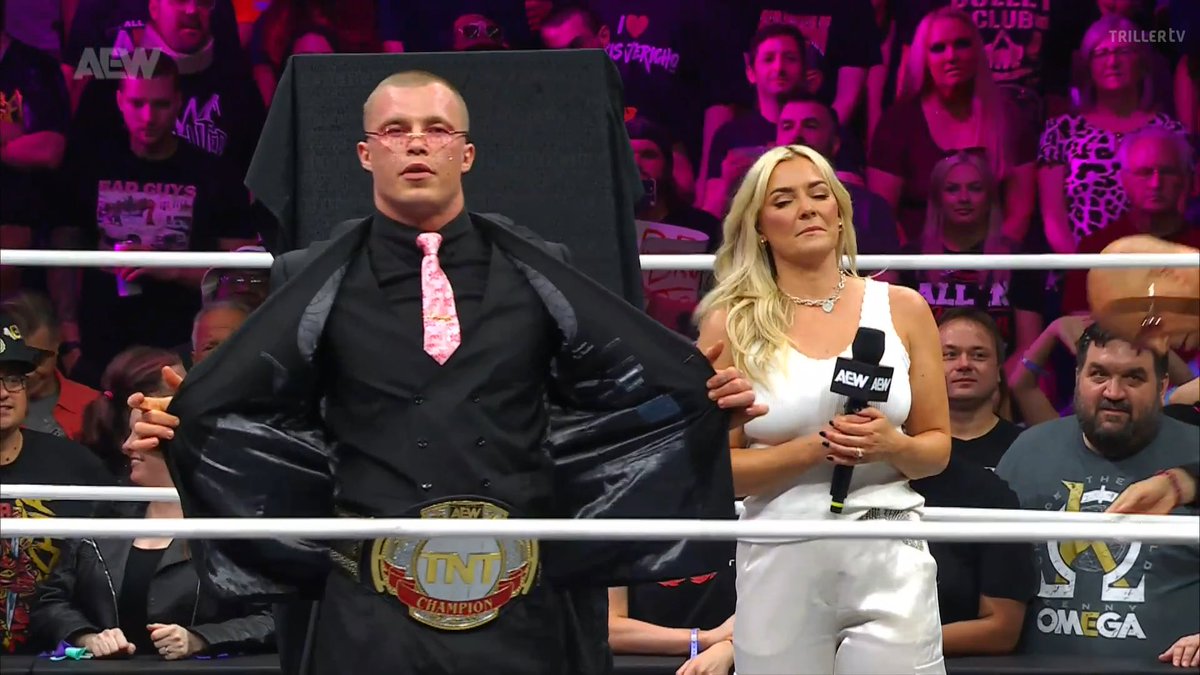 he’s a server he serve a lot #AEWDynamite