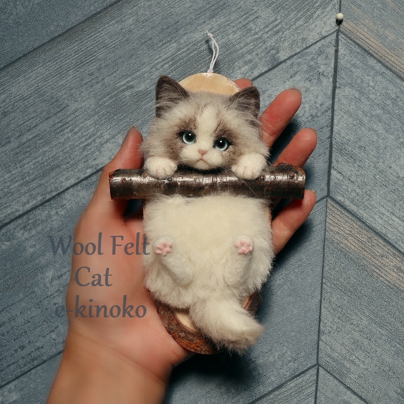 羊毛フェルト 猫 壁掛け ぶらさがり猫 羊毛フェルト 猫 壁掛け ぶらさがり猫 e-kinoko 羊毛フェルト