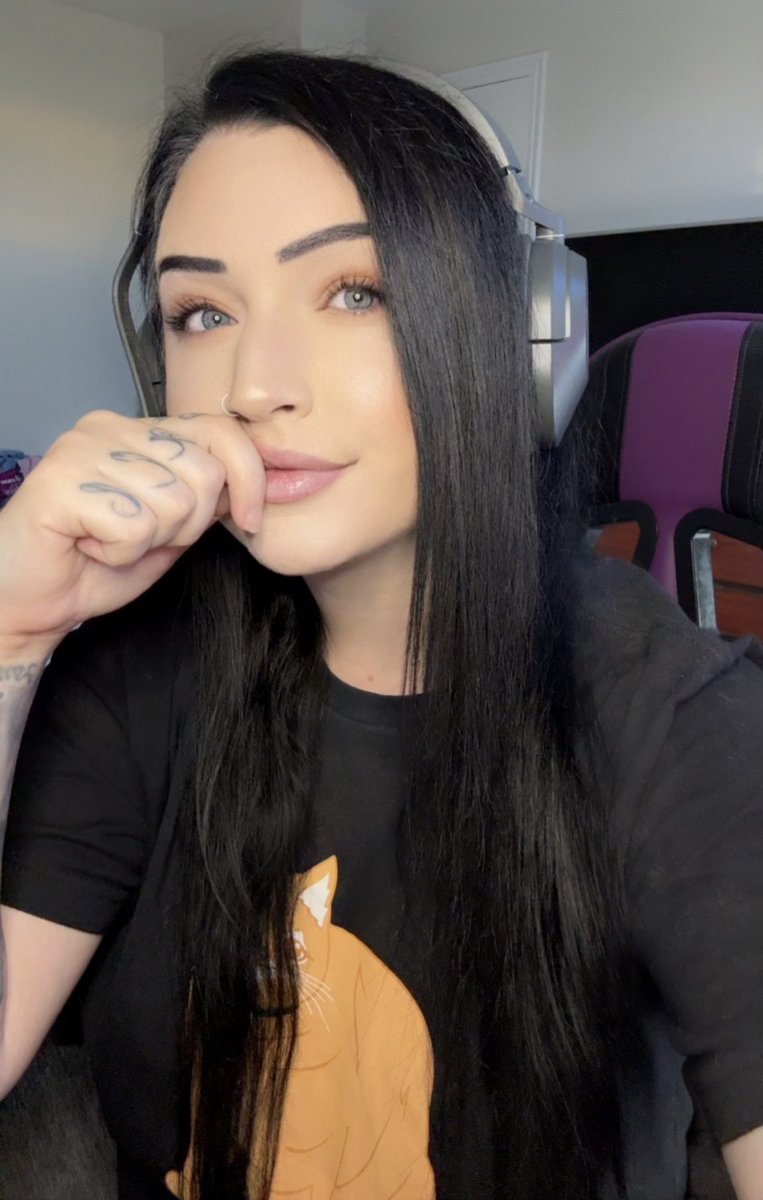 I’m live now you y’all and I’m FINALLY no longer chat banned🥲 how long will it last do ya think? Come say hiiiiii! twitch.tv/xitstayy