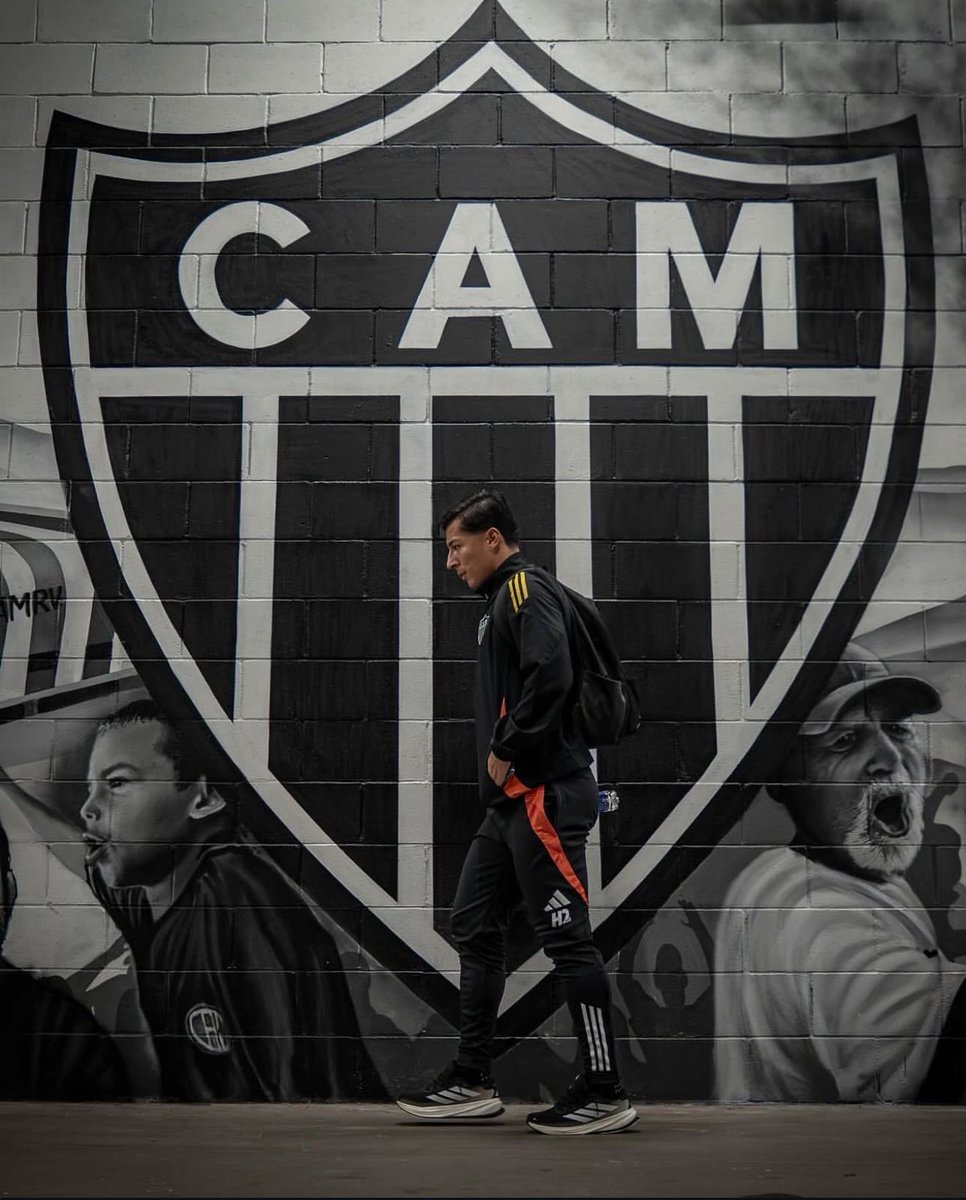 GaloCareca21's tweet photo. Alan Franco respira o Galo.

Depois de tudo que passou, merece todo o carinho da torcida. 

Veste a camisa como poucos, jogou MUITO! 🐓🇪🇨🥷 https://t.co/noYLeVDwZz