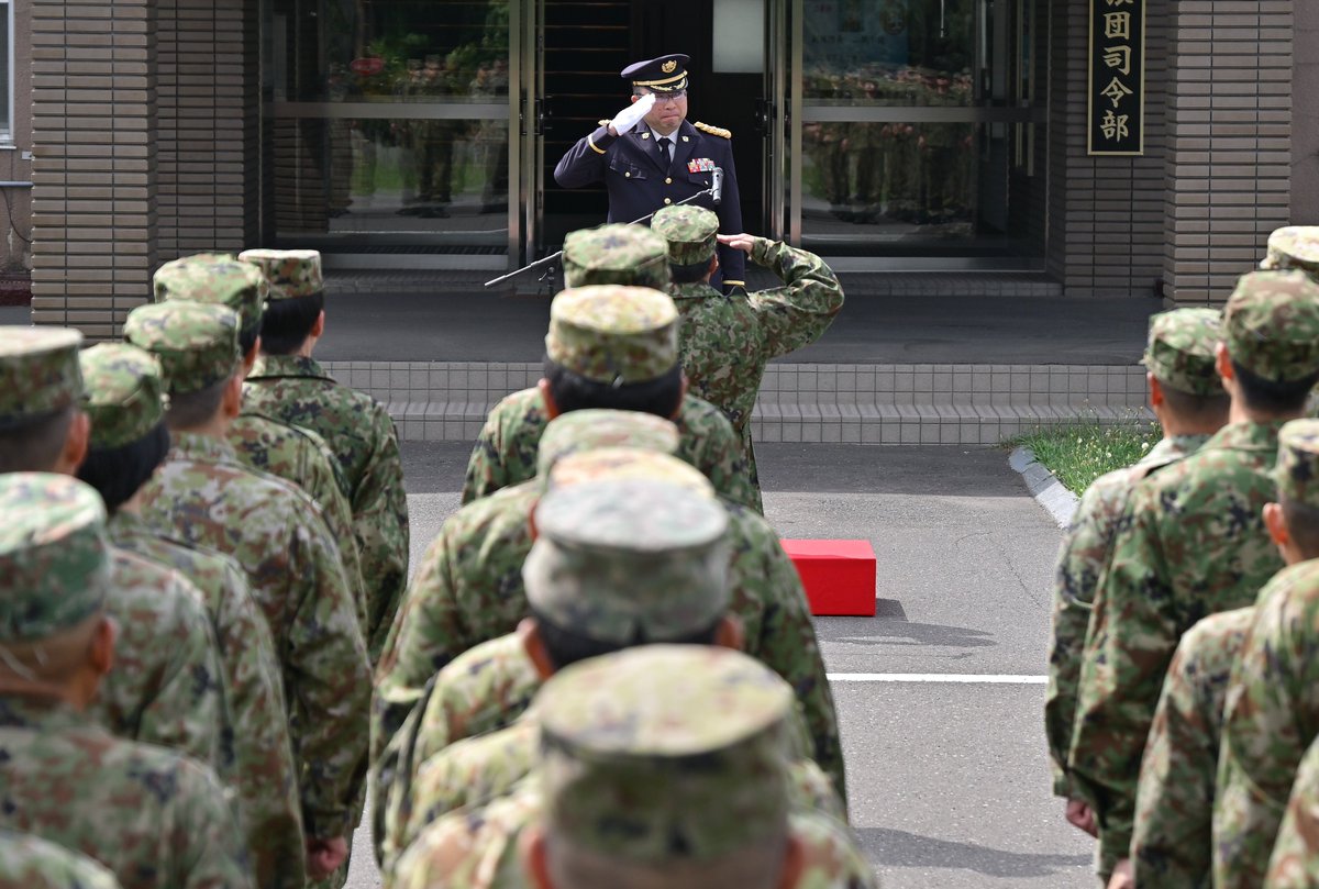 8月4日、第11旅団副旅団長兼ねて真駒内駐屯地司令、二瓶 惠司1等