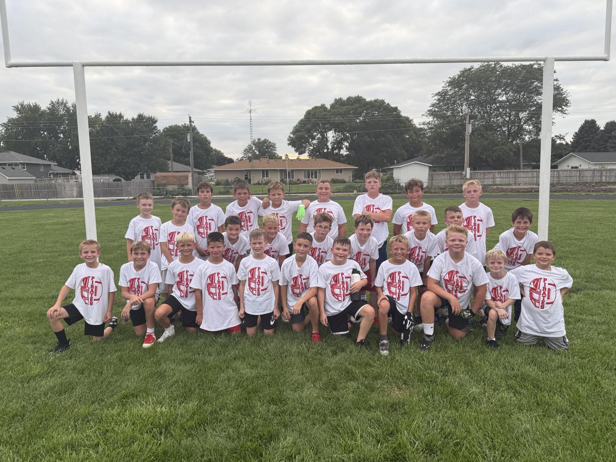 PHSPiratePride's tweet photo. The Pirates were out in full force the last 3 nights for football camp!  Youth spent time on fundamentals and JH was able to start their install.  Future looks bright for all involved!  #PiratePride https://t.co/r1lKgcv6dg