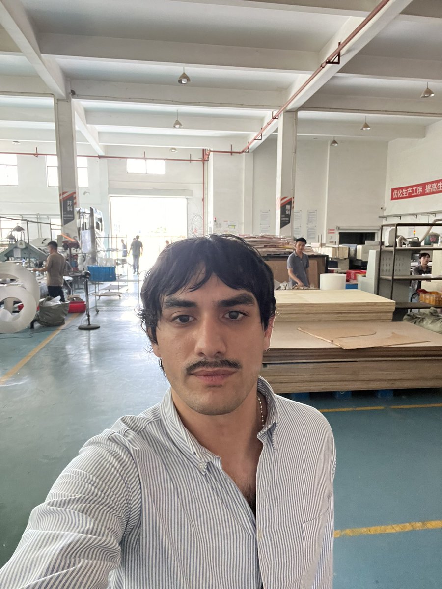 cignewtons_'s tweet photo. What was that sorry couldn’t hear you over all the Chinese Business I’m doing #TypeXi #InternationalBusiness https://t.co/Rtd9lIXYI0