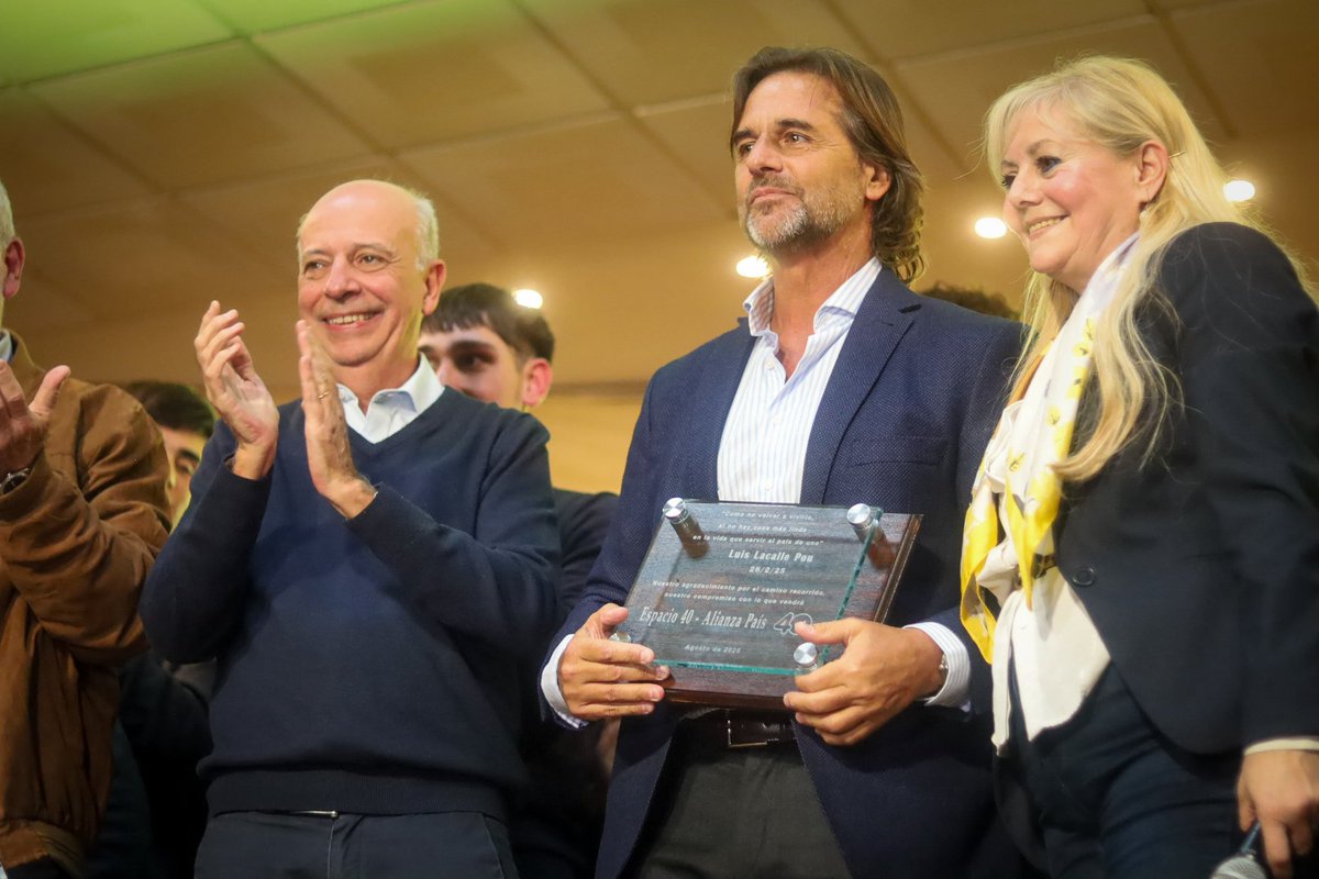 AdrianSilva_uy's tweet photo. ¡Muy felices 17 años @ESPACIOCUARENTA!

Participamos del festejo por el aniversario de nuestro querido espacio político. Para nosotros es un orgullo ser parte de esta historia.

¡Por muchos más! #VamosParaAdelante https://t.co/LDc28iMn4U