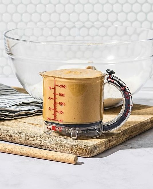 Loud and clear. 📢

Upcup is a 4-in-1 adjustable measuring cup that scrapes itself clean for wet, dry, and sticky ingredients. Its easy-to-read mL and fluid oz measurements are printed in red and embossed in the BPA-free Tritan so they never rub off.

dreamfarm.com/upcup