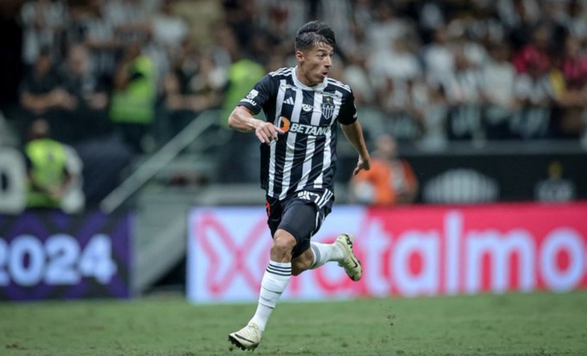 LucasTanaka's tweet photo. E a bola que o Franco tá jogando nesse time, hein?! Carregando o piano no meio campo. 

JOGADORAÇOOO https://t.co/3LaRrXK58i