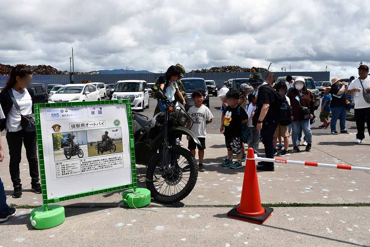 11b_na_jgsdf's tweet image. ïŒæïŒæ¥åã³ïŒæ¥ã第ïŒïŒæ®éç§é£éã¯ãåœé€šæž¯ãµé åã³ã€ãªã³äžç£¯åºã§å®æœããããåœé€šæž¯ãŸã€ãããæ¯æŽããŸããã
æã
ãæ¥é 䜿çšããŠããè£
ååã®äœéšæä¹çã«ãããæ¥å Žãããçããã«èªè¡éã«å¯Ÿããçè§£ãæ·±ããŠããããŸããã
#軜è£
ç²æ©åè» #ãªãŒãã〠#äžè·é¢å€ç®çèªå°åŒŸ #髿©åè»
