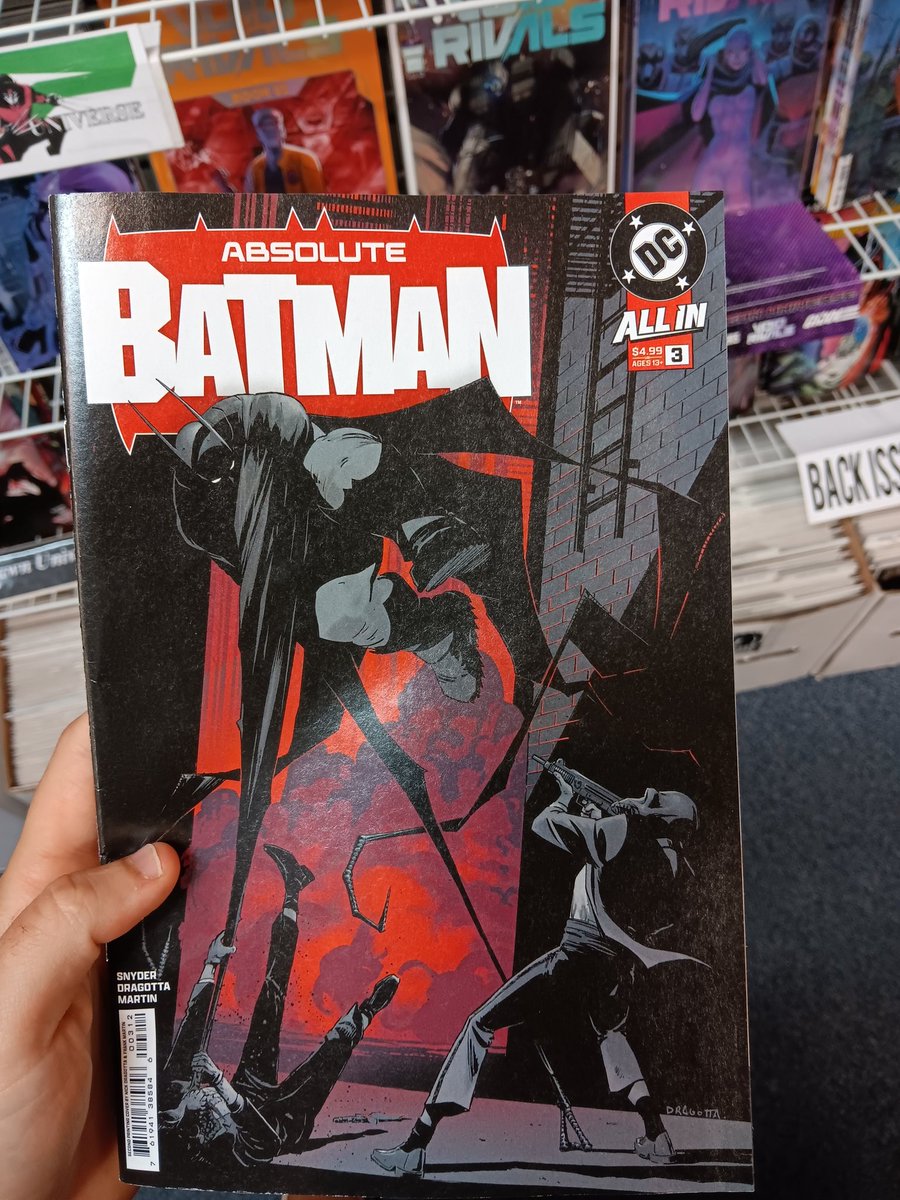 It's official.

Im fully obsessed and lost in the nerd comic book sauce. Only 2 issues of ABSOLUTE BATMAN I've been missing are #3-#4. Checked a bunch of local comic shops past week and FINALLY found #3 today.

Legit felt like a 5 year old on Christmas morning, lmao 😂