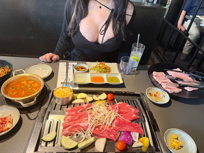 the food looks fire https://t.co/Xg2ZeiwlH7