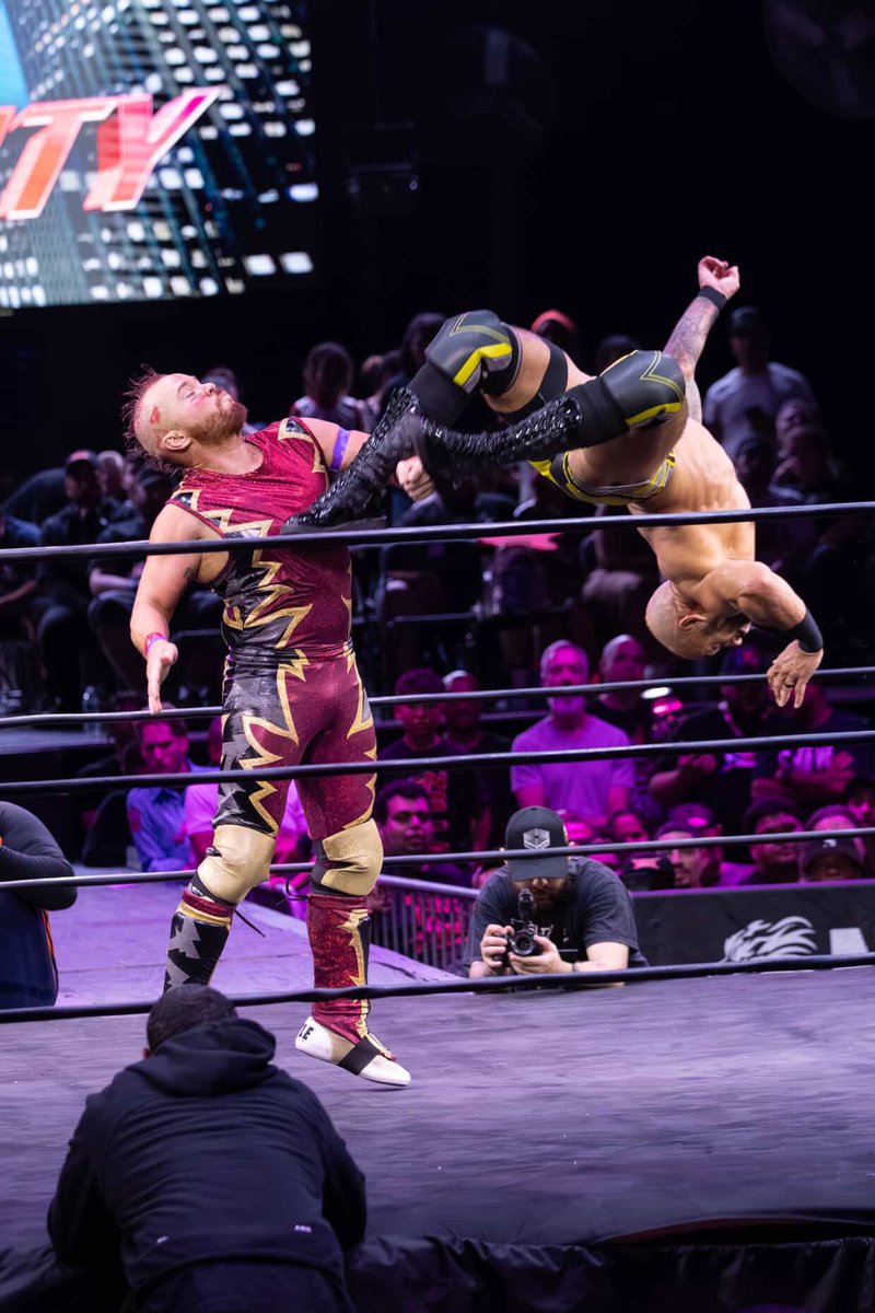 🔥 DREAM MATCH 🔥

Ricochet vs. Amazing Red — two high-flyers who changed the game collided once again last Friday in a battle for the ages.

Watch it NOW FOR FREE exclusively on our YouTube channel! ⬇️
youtu.be/vYgzg89FAz8?si…