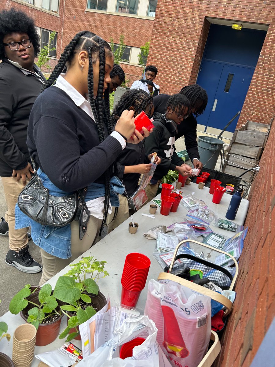 NgachaClass's tweet photo. On Earth day π at FCA,
scholars take actions to protect the environment and learn sustainable practices that promote a healthy planet.
We pride in offering #MissionDriven programs
@FriendshipPCS
#FPCSCOL
#FriendshipsJourneyto30
#OneFriendship
#L https://t.co/dxFlMc171U