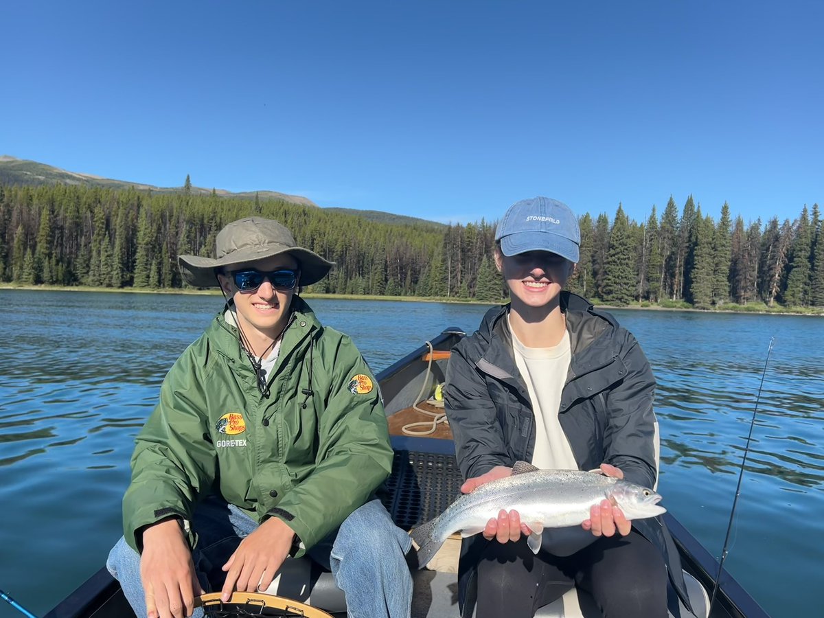 Curriesguiding's tweet photo. Awesome day on Maligne Lake. https://t.co/XwPYJTfTzl