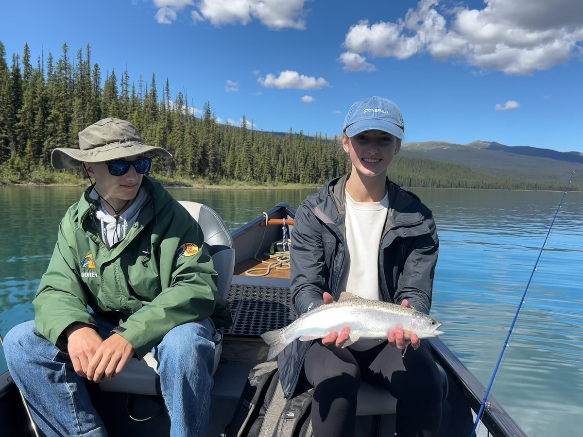 Curriesguiding's tweet photo. Awesome day on Maligne Lake. https://t.co/XwPYJTfTzl