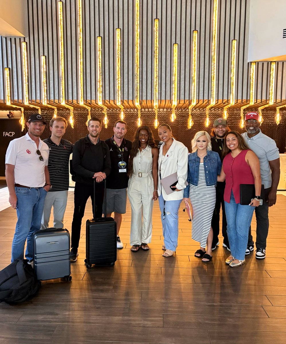 Grateful for the opportunity to represent <a href="/OU_Football/">Oklahoma Football</a> with OUr Team at the <a href="/FBRecSymposium/">Personnel and Recruiting Symposium</a> 📈