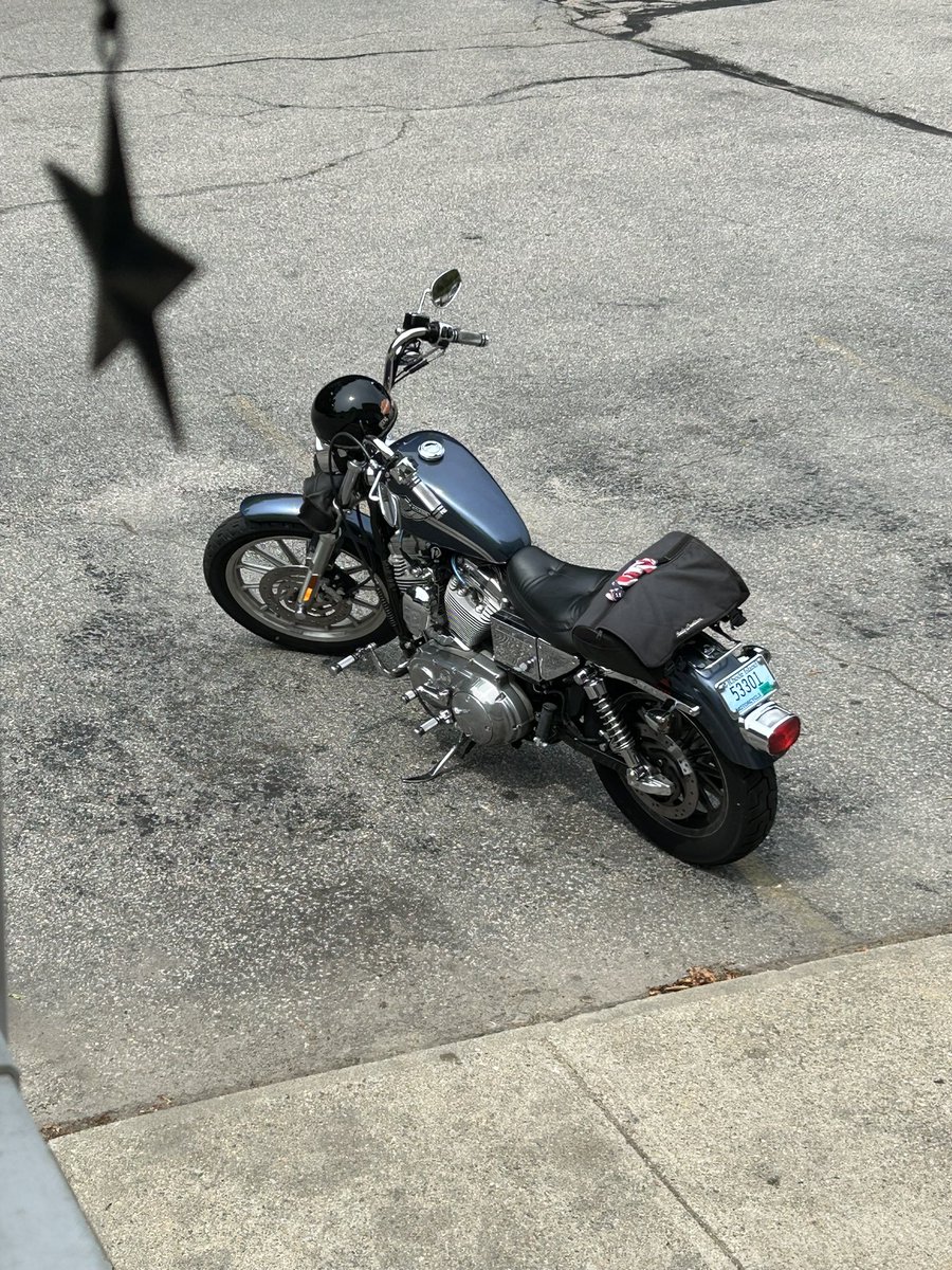 CLEERFITness's tweet photo. Pit stop and then back at it…….Ahhhhhhh
#harleydavidson #harley #sportster #100Aniversary #hugger #hd #rideforlife #livetoride #motorcycle #usa #peace #zen #mentalhealth #rideformentalhealth
#WatchForBikers https://t.co/pbFUPeKpfQ