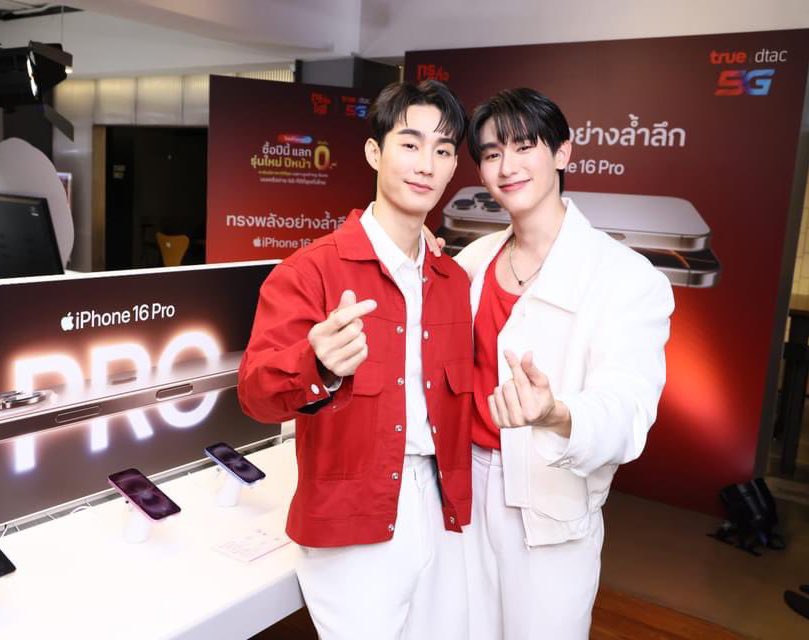 Ananirin116's tweet photo. จากการร่วมงานวันนั้น🫶🏻            ถึงวันนี้ที่ได้เป็นพรีเซนเตอร์🎉🙏🏻

ยินดีด้วยกับความสำเร็จในทุกก้าวของพวกแก พวกแกเก่งมากจริงๆ แล้วที่ไม่พูดถึงไม่ได้คือการขอบคุณทางผู้ใหญ่ สำหรับโอกาสดีๆแบบนี้ ขอบคุณ #truedtac จริงๆค่ะ🦊🍅

FORCEBOOK 1ST PRESENTER
#ForceBookTrueAppFamily ♥️💙✨ https://t.co/E8Cvv3oz2M