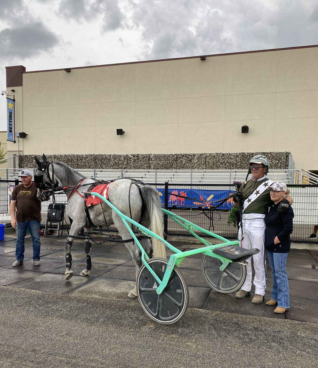 Congratulations to Kellly Hoerdt staying in contention throughout race #4 and then finishing with strong burst of speed to bring Grey Sea into the winner's circle.