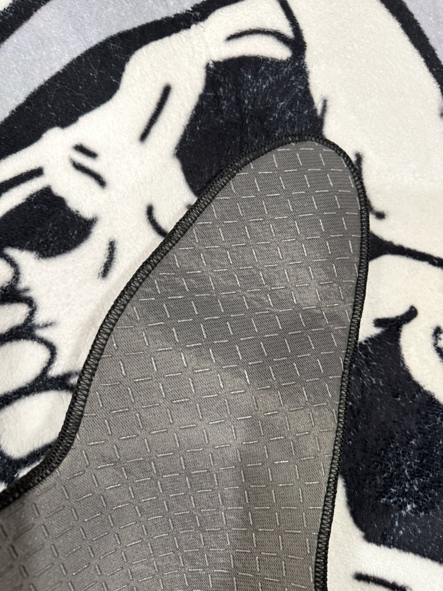 First drop of YKB Month is here 🦁

Our first ever lightweight rug 🏴‍☠️ Perfect for your room or Raider man caves 🔥 Featuring our YKB Skull ☠️

Dropping Saturday 8/9/25 @ 3 PM PST‼️

Want a FREE rug? Just follow both rules below ⬇️ 

Rules:
1. Like &amp; RT
2. Tag 2 other Raider fans