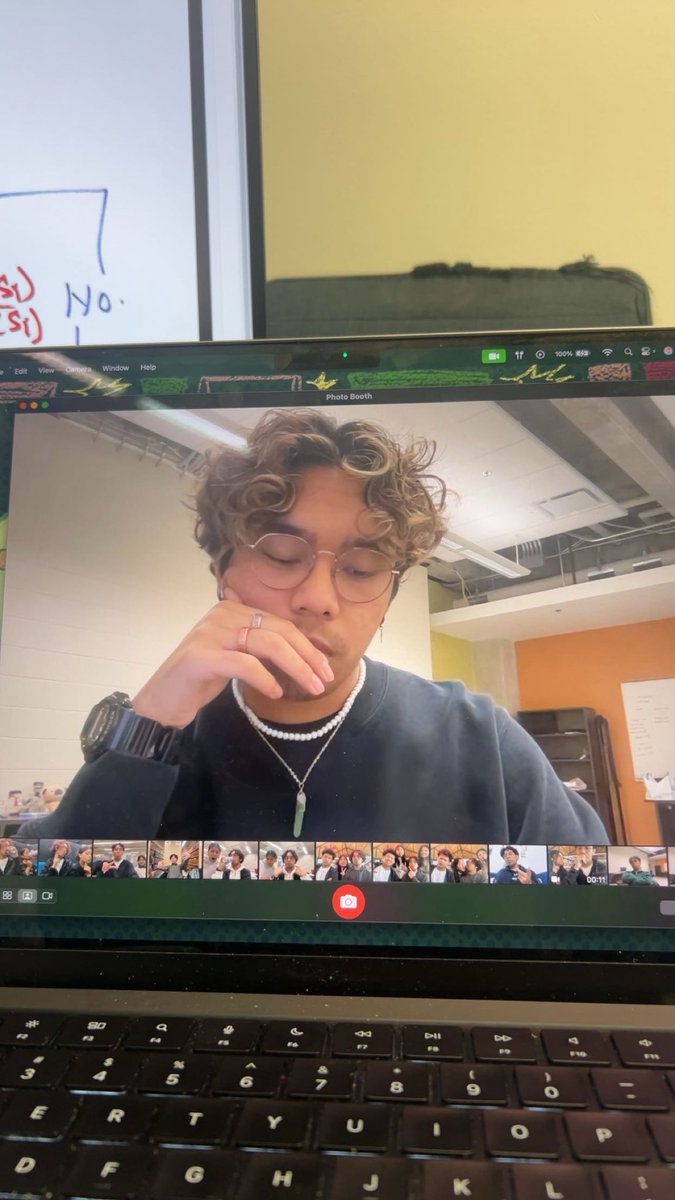 sleepyvinny's tweet image. doing this again
hi i’m vinny !

- 21 | 🇵🇭🇨🇦
- anime, elden ring, pokemon++, mc, etc
- probably asleep
- dms open !! (if ur not weird or naked 🫡)
- like/rt for moots :))

#promotwt #moots #asian