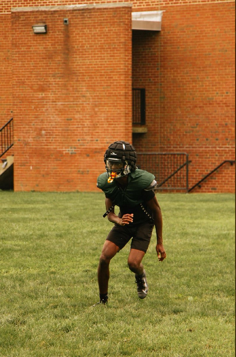 GreenKnightsFB's tweet photo. Continuing to work hard at camp. Pushing to get better every day. #preseason #football #hsfootball #dehs #hssports #delawaresports #desports #workhard #getbetter #camp #Mount #mountpride #green #GreenKnightsALLin https://t.co/aH5M3X6qd4