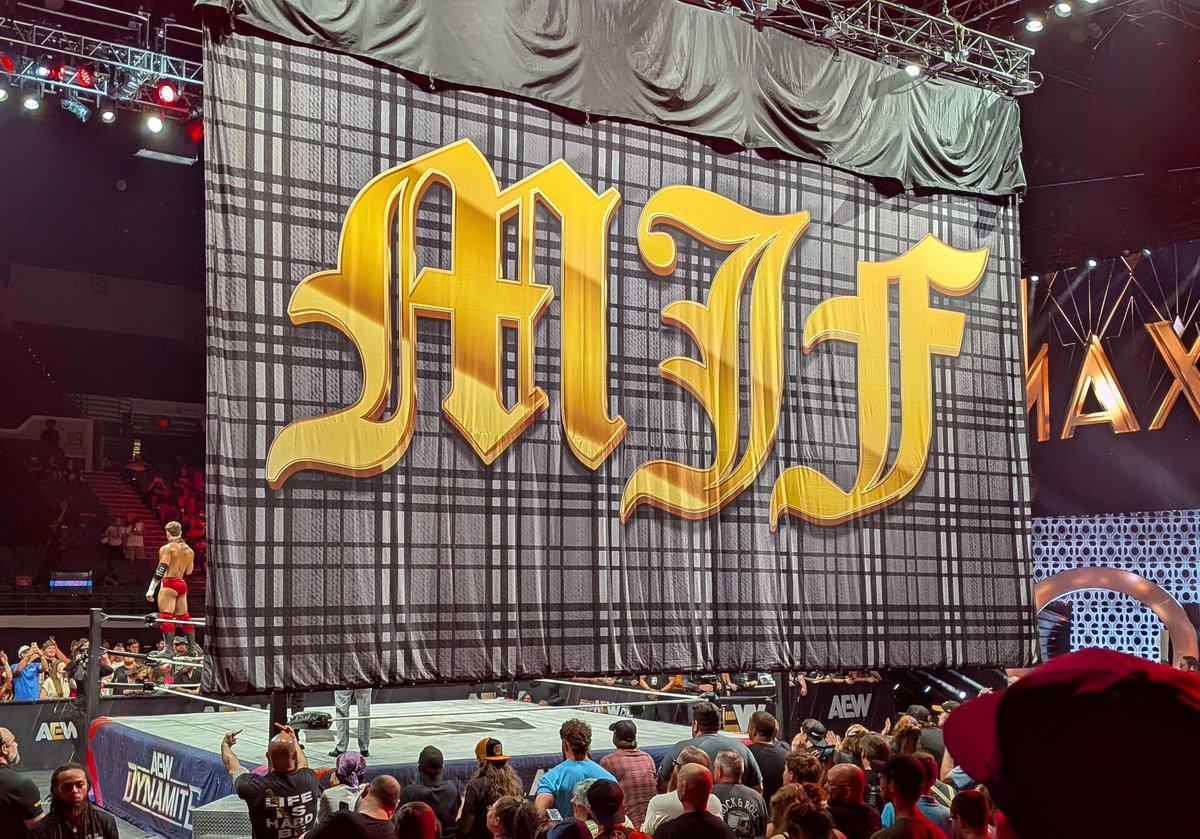 polfield's tweet photo. It's so big. #AEWDynamite https://t.co/CExNvpDW7V